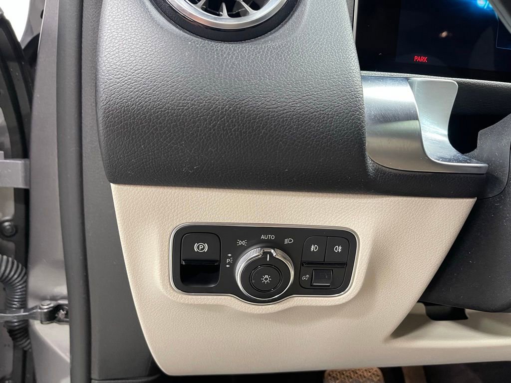 Certified 2020 Mercedes-Benz GLB 250 4MATIC image 19