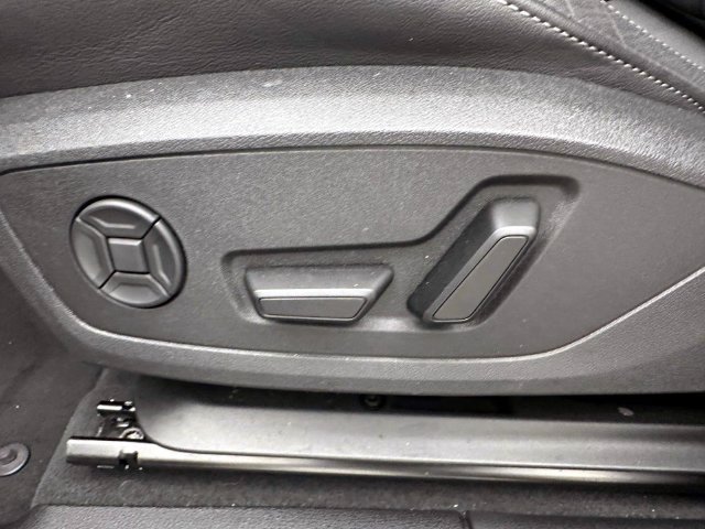 Used 2025 Audi Q3 2.0T Premium w/ Convenience Package AWD/4WD image 21