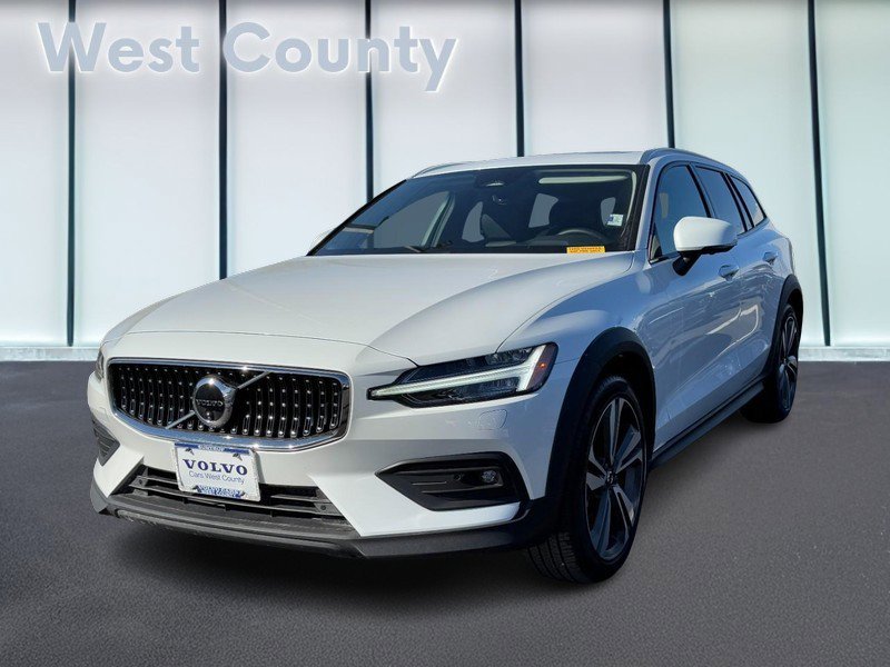 Certified 2025 Volvo V60 B5 Cross Country Plus image 9