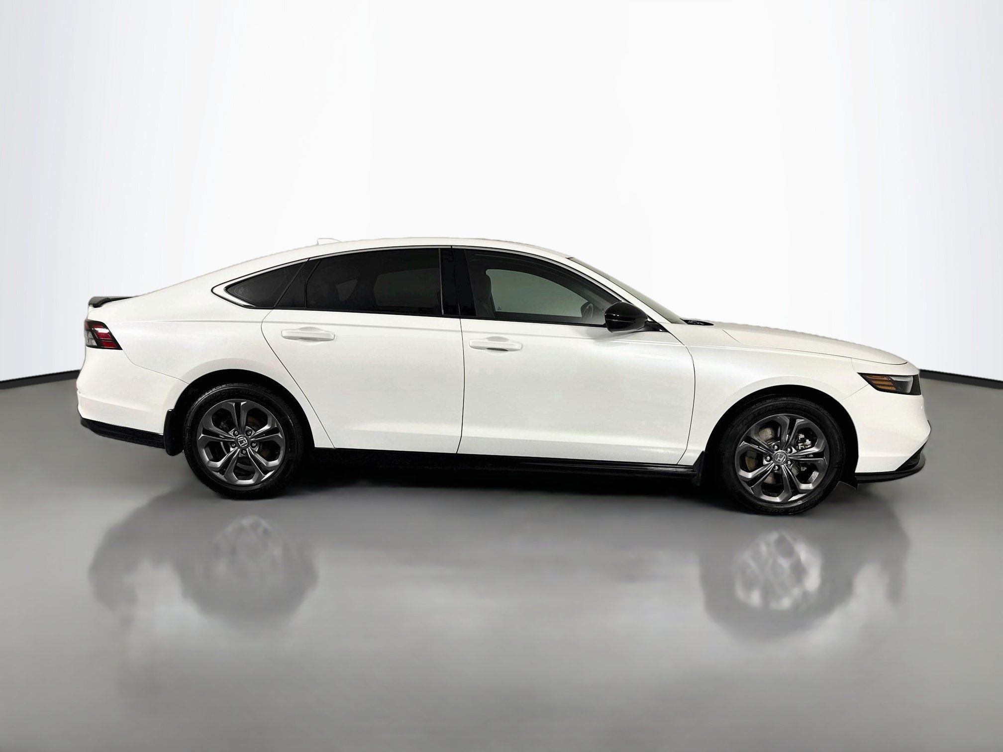 Used 2024 Honda Accord EX-L image 4