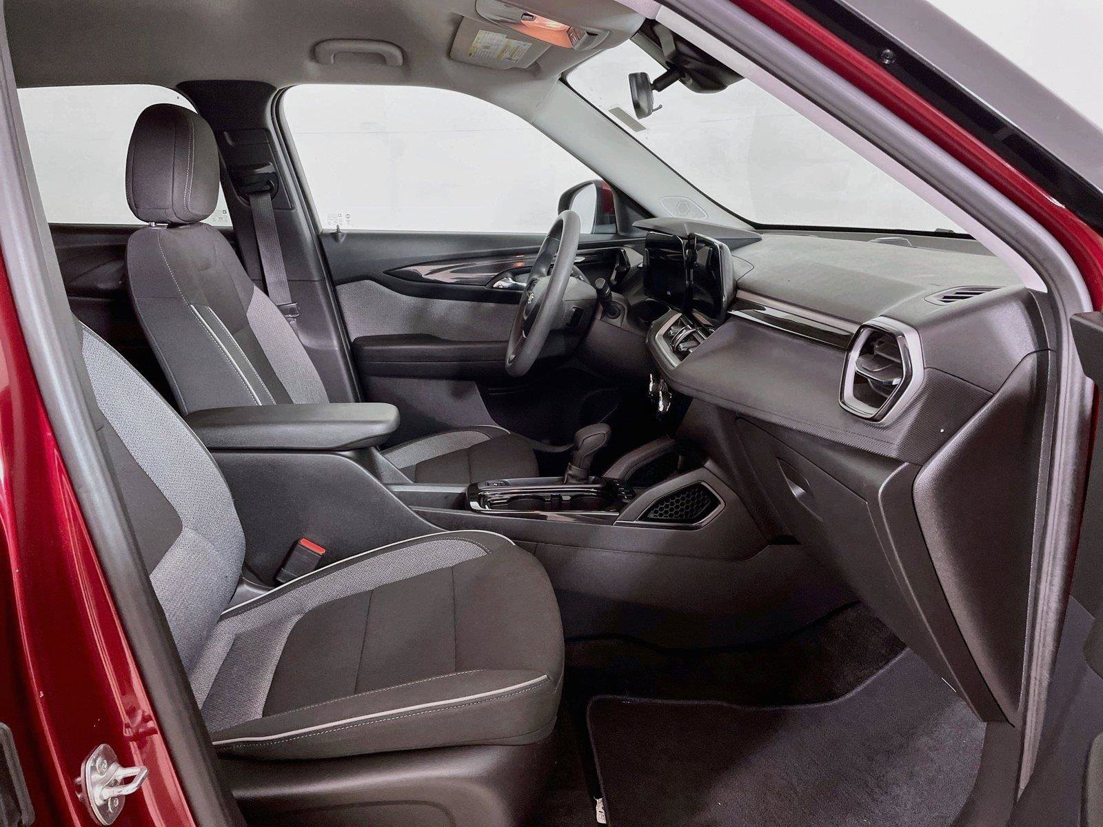 Used 2025 Chevrolet TrailBlazer LT AWD/4WD image 25