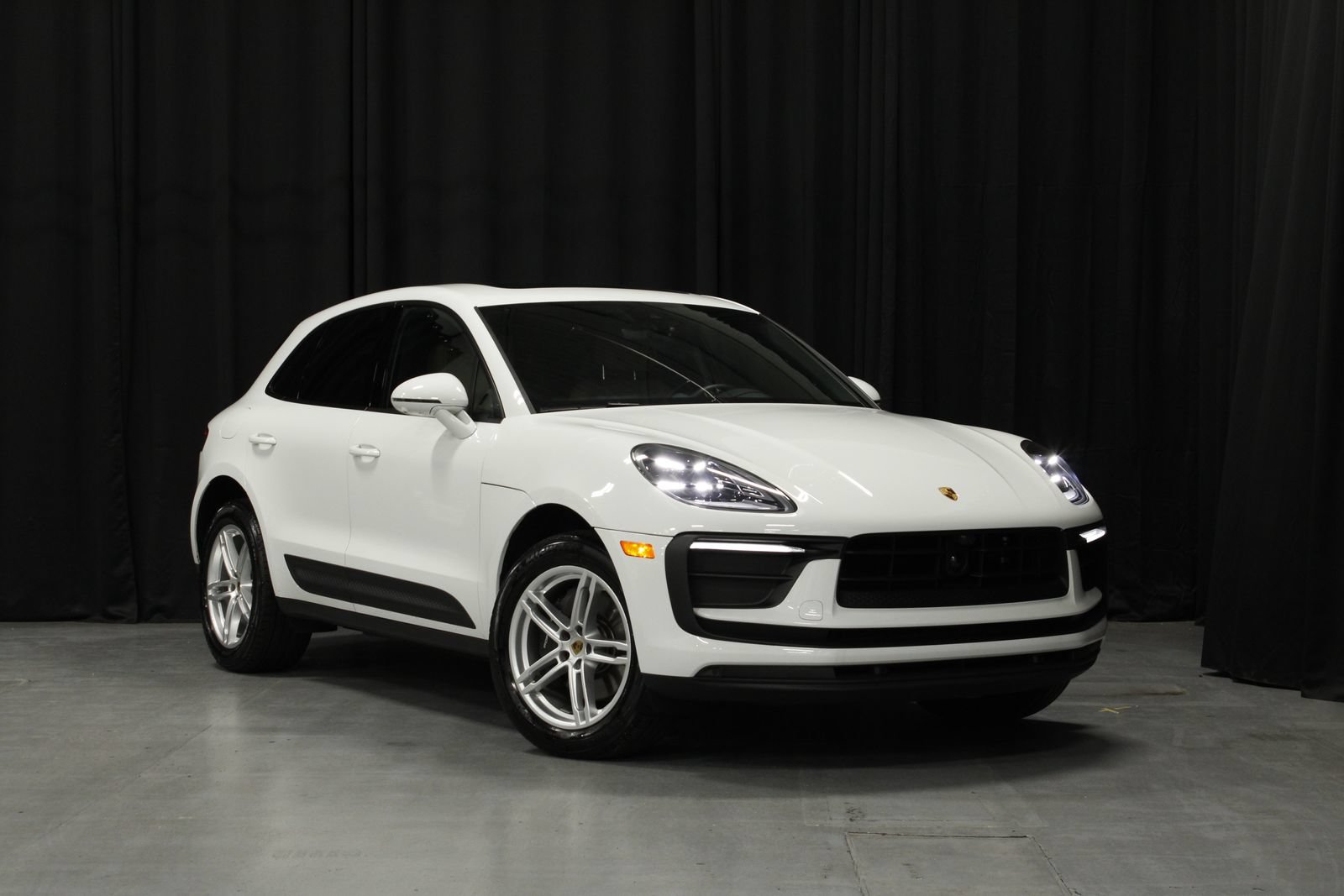 Certified 2025 Porsche Macan AWD/4WD image 7