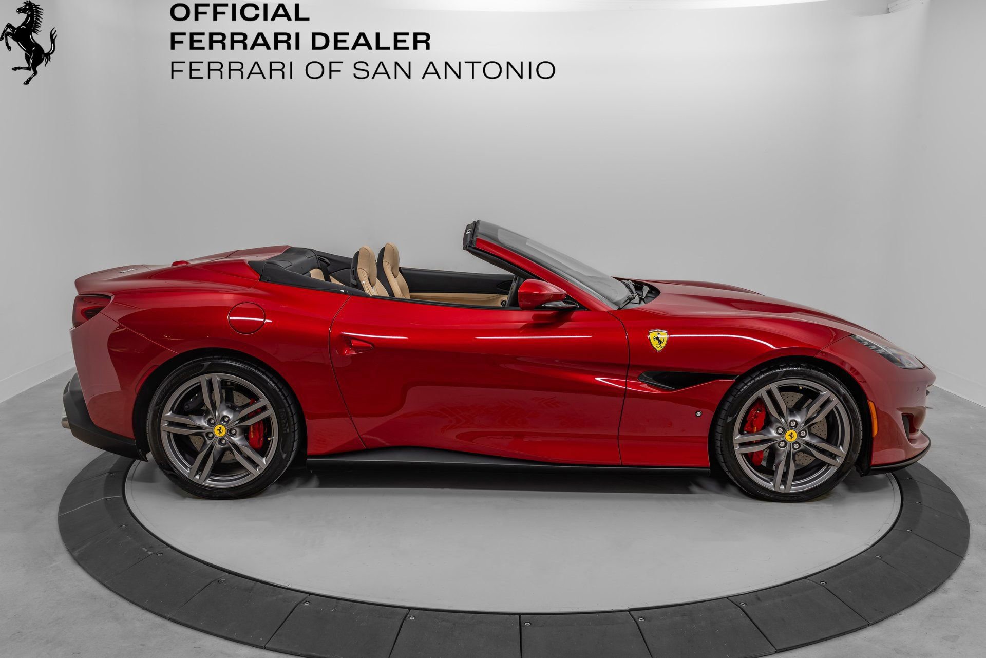 Certified 2020 Ferrari Portofino RWD image 9