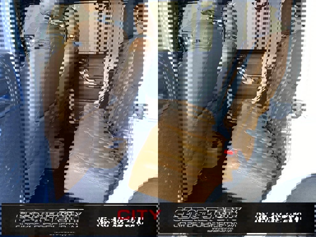 Used 2018 Jeep Wrangler Unlimited Sahara w/ Connectivity Group image 31