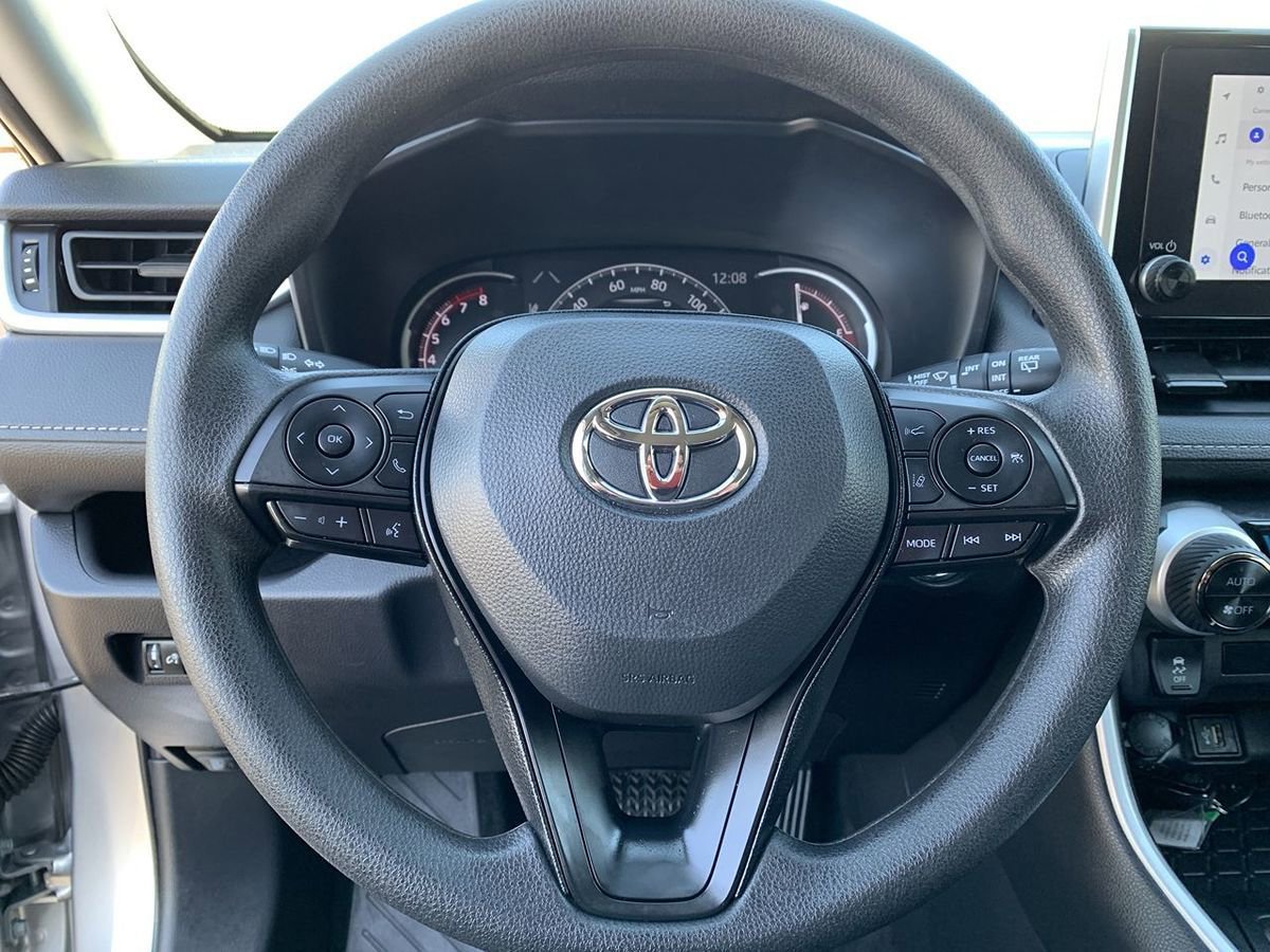 Used 2025 Toyota RAV4 XLE AWD/4WD image 16