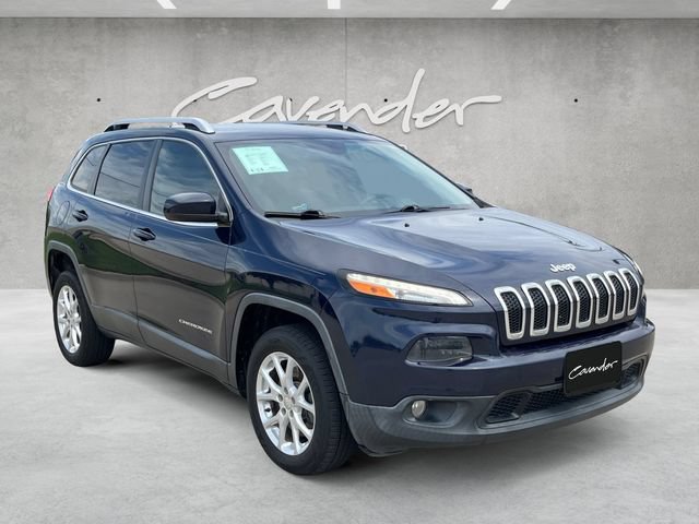 Used 2016 Jeep Cherokee Latitude FWD image 2
