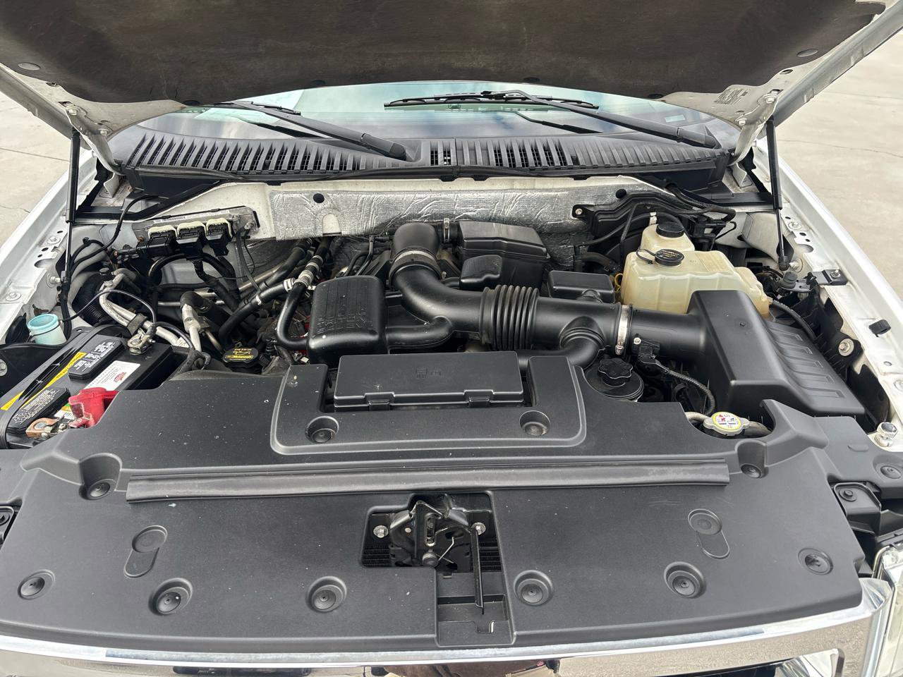 Used 2010 Ford Expedition XLT image 11