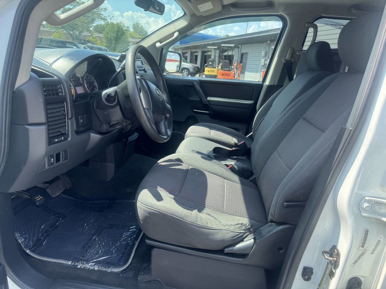 Used 2013 Nissan Titan SV image 29