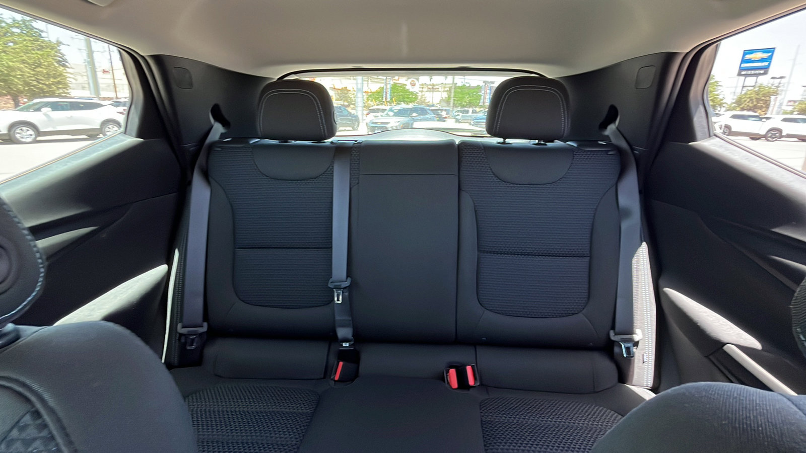 Used 2023 Chevrolet Bolt EUV LT w/ Comfort Package image 23