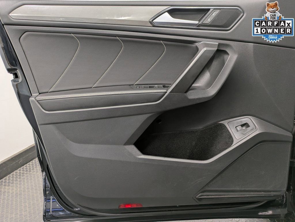 Used 2022 Volkswagen Tiguan SE w/ Panoramic Sunroof Package AWD/4WD image 9