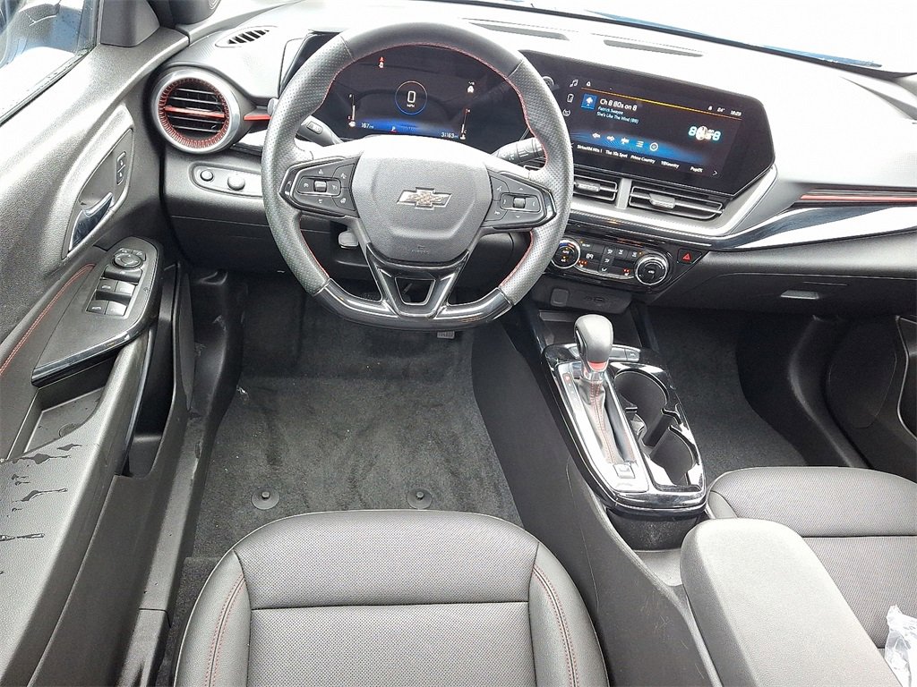 Used 2024 Chevrolet Trax RS w/ Sunroof Package image 2