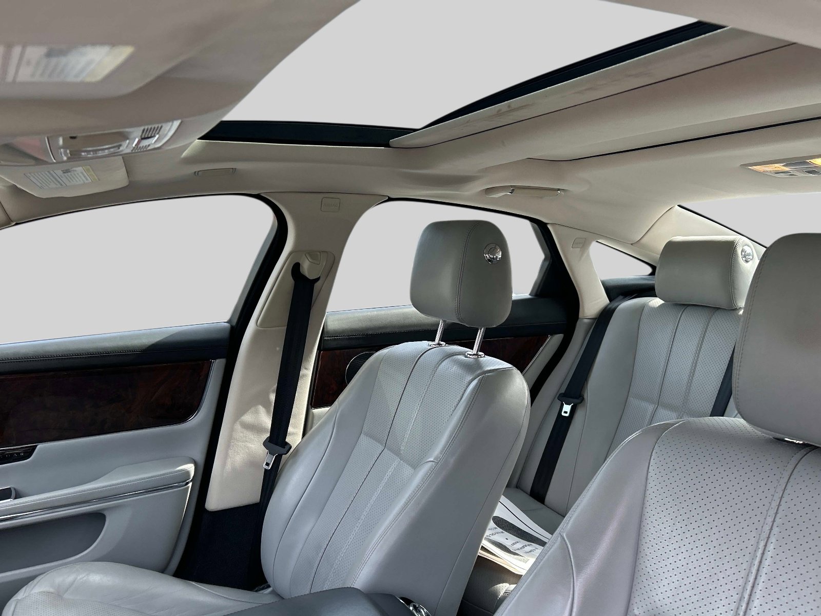 Used 2012 Jaguar XJ image 24