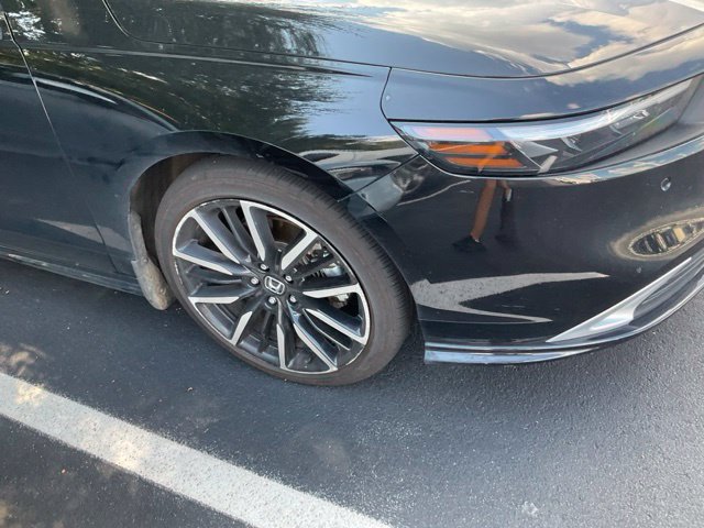 Used 2023 Honda Accord Touring image 3