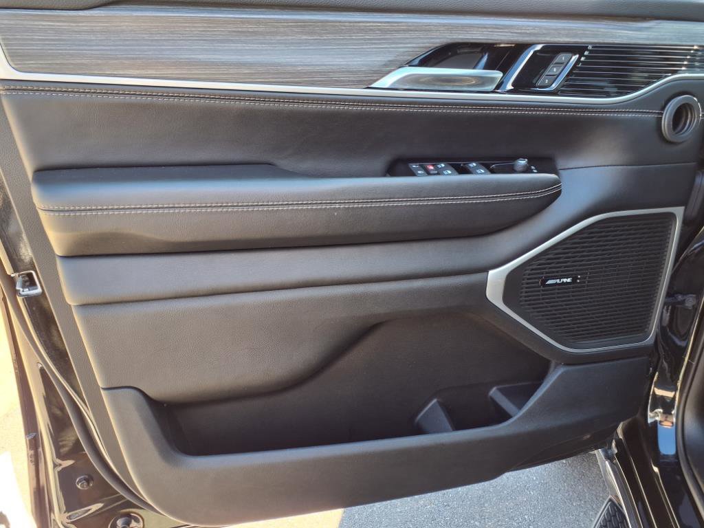 Used 2024 Jeep Wagoneer Series II w/ Flexible Seating Group image 16