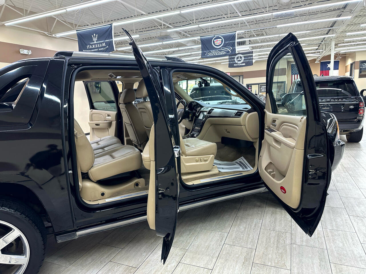 Used 2011 Cadillac Escalade EXT Premium image 12
