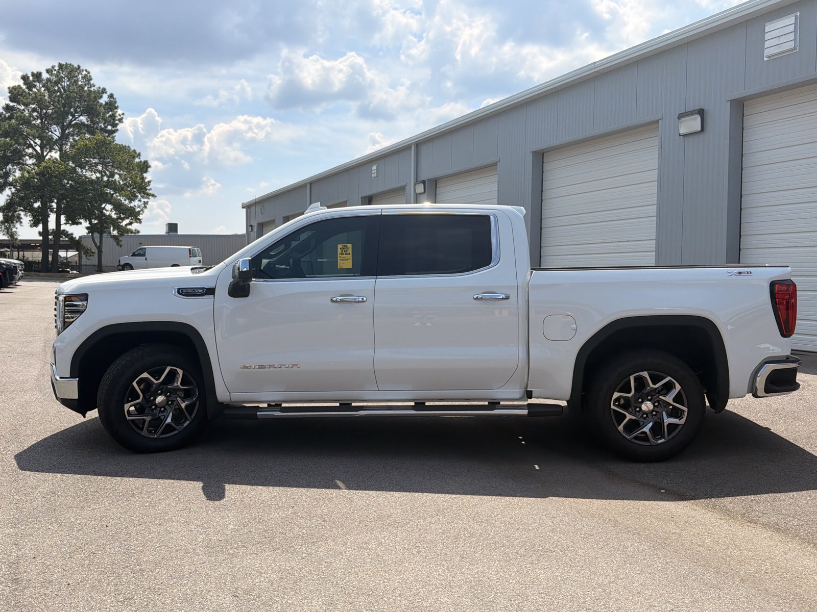 Used 2025 GMC Sierra 1500 SLT w/ SLT Premium Package AWD/4WD image 9