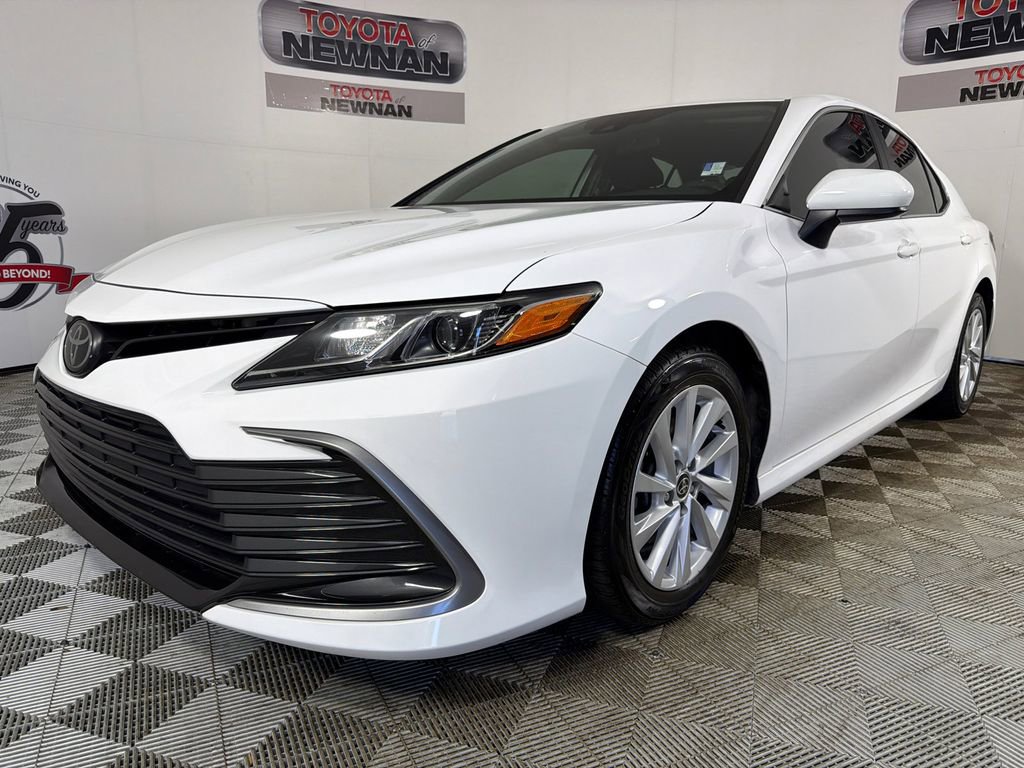 Used 2021 Toyota Camry LE FWD image 7