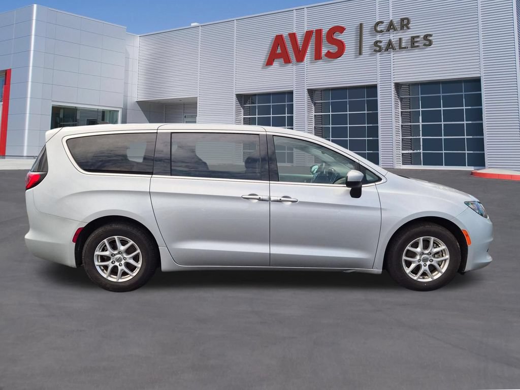 Used 2023 Chrysler Voyager LX FWD image 5