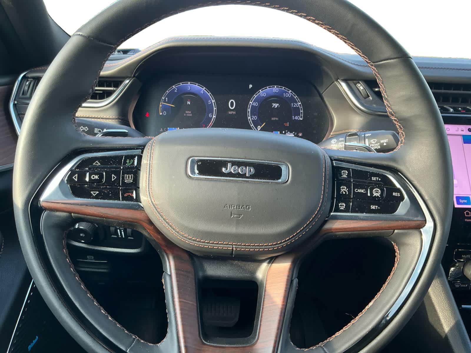 Used 2025 Jeep Grand Cherokee Summit w/ Obsidian Package AWD/4WD image 12