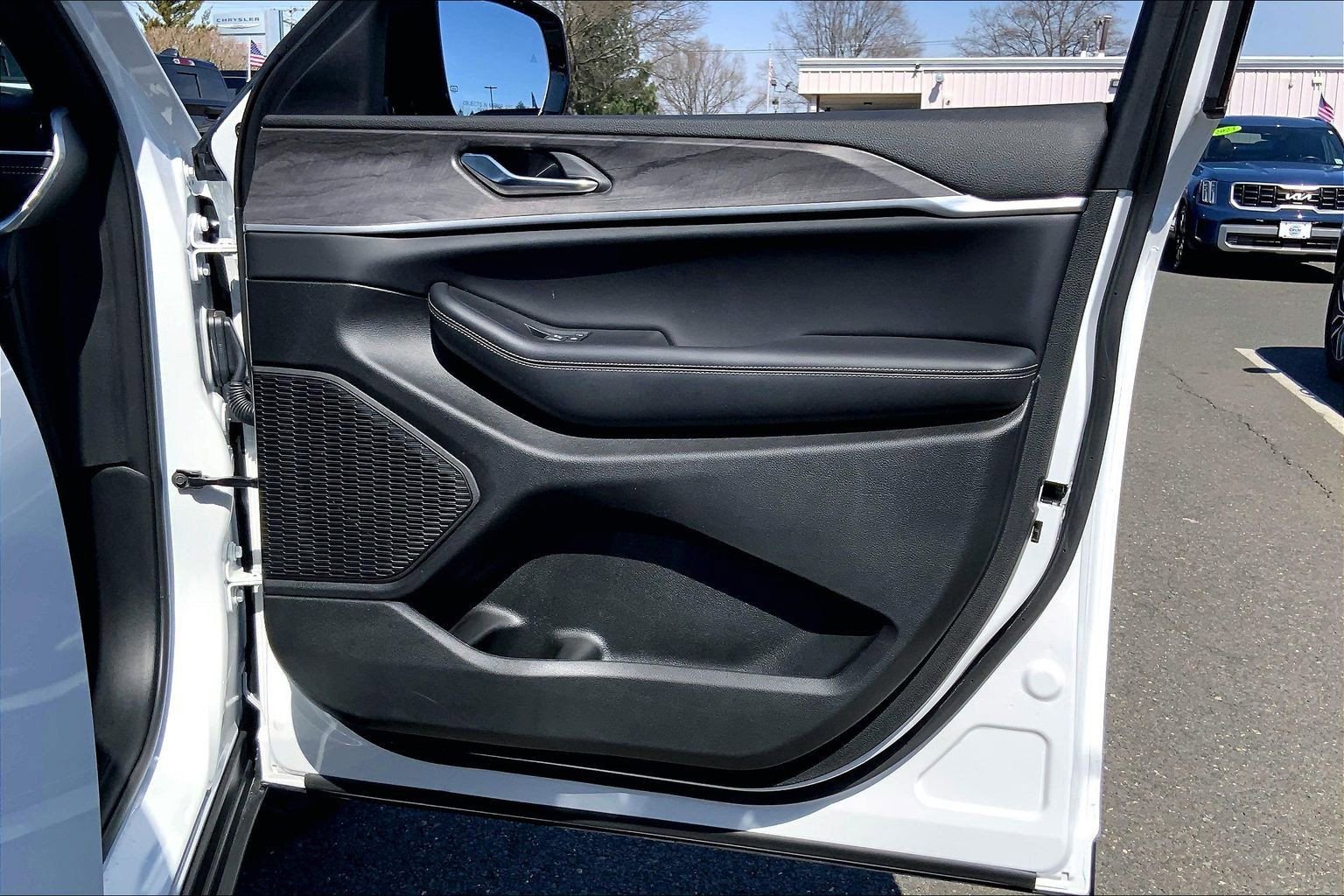 Used 2024 Jeep Grand Cherokee Limited AWD/4WD image 21