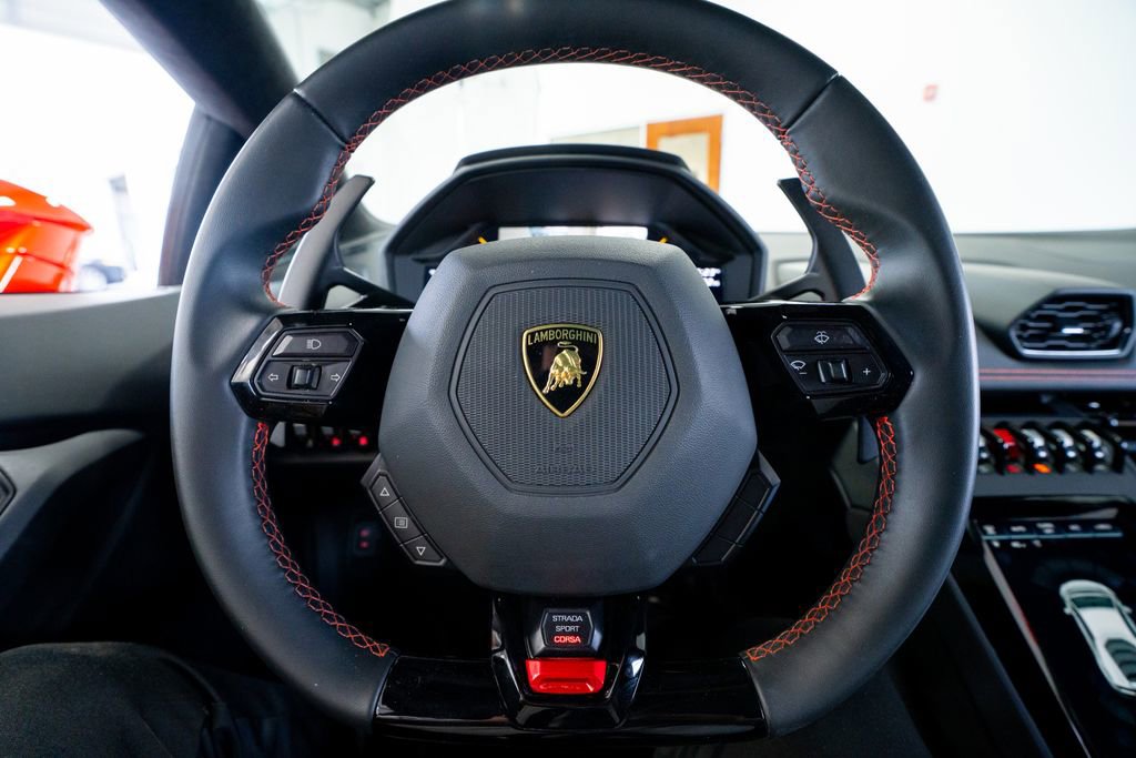 Used 2021 Lamborghini Huracan EVO image 24