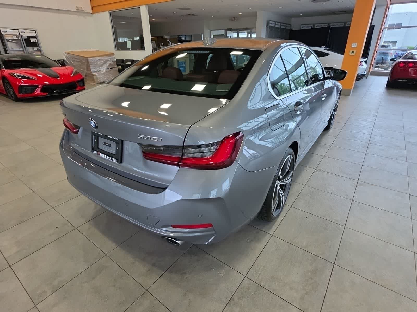 Used 2024 BMW 330i xDrive Sedan w/ Premium Package AWD/4WD image 9