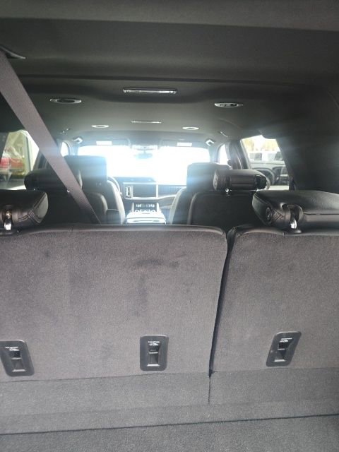 Used 2024 GMC Yukon XL Denali w/ Advanced Technology Package image 8