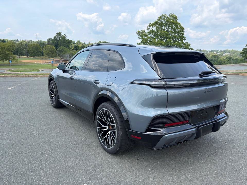 New 2026 Porsche Cayenne Electric AWD/4WD image 3