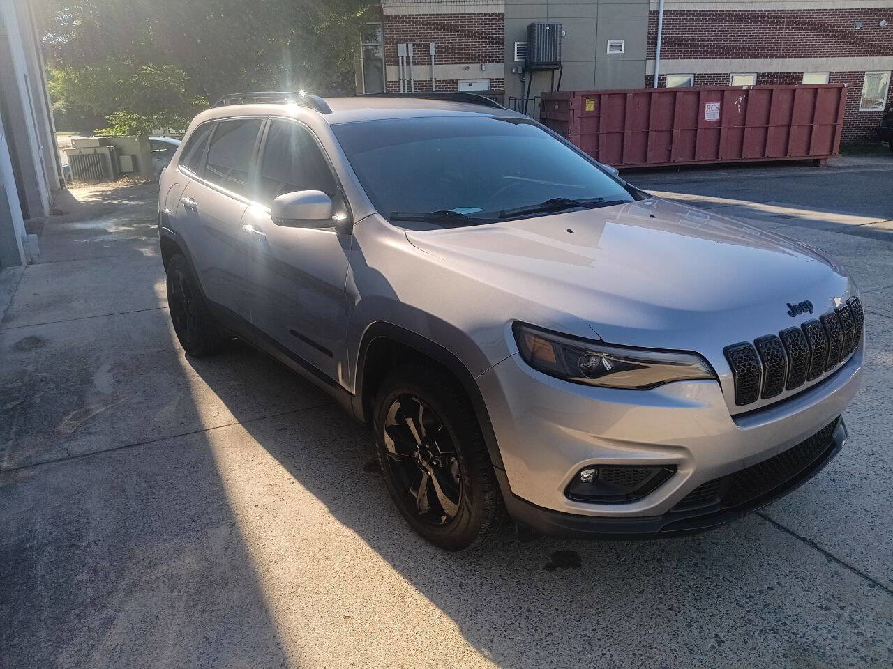 Used 2019 Jeep Cherokee Latitude Plus image 3