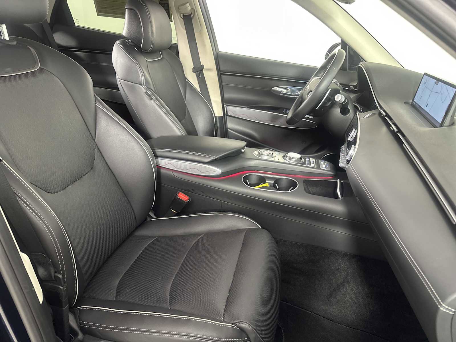 Used 2023 Genesis GV70 2.5T w/ Advanced Package image 30