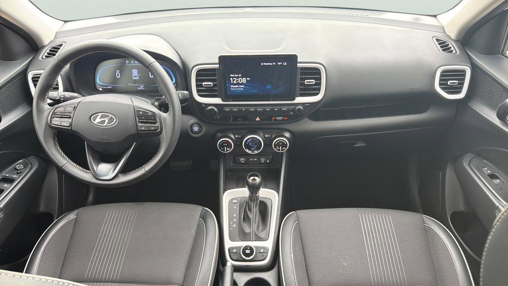 Used 2024 Hyundai Venue Limited FWD image 21