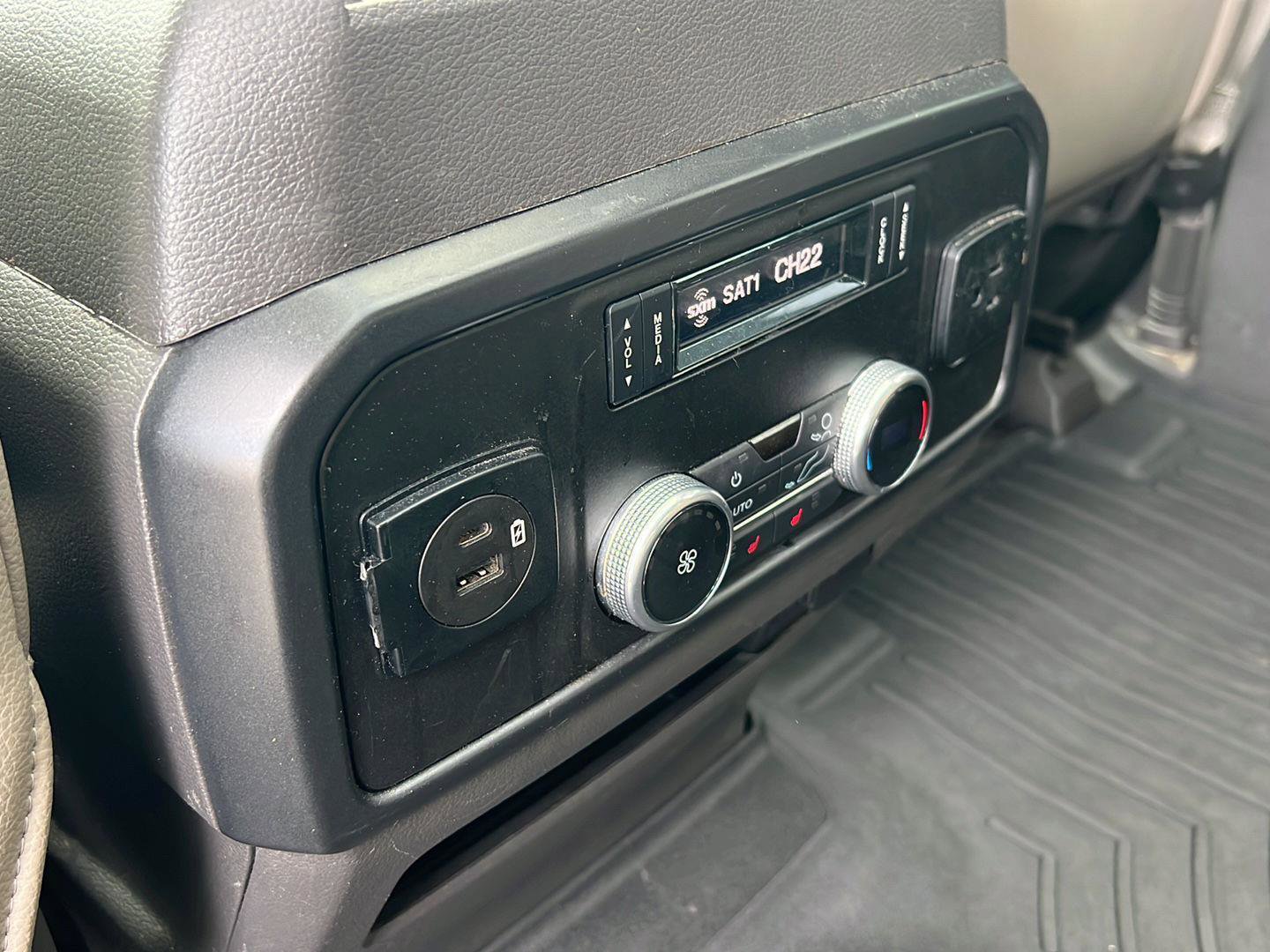 Used 2021 Ford Expedition Limited image 12