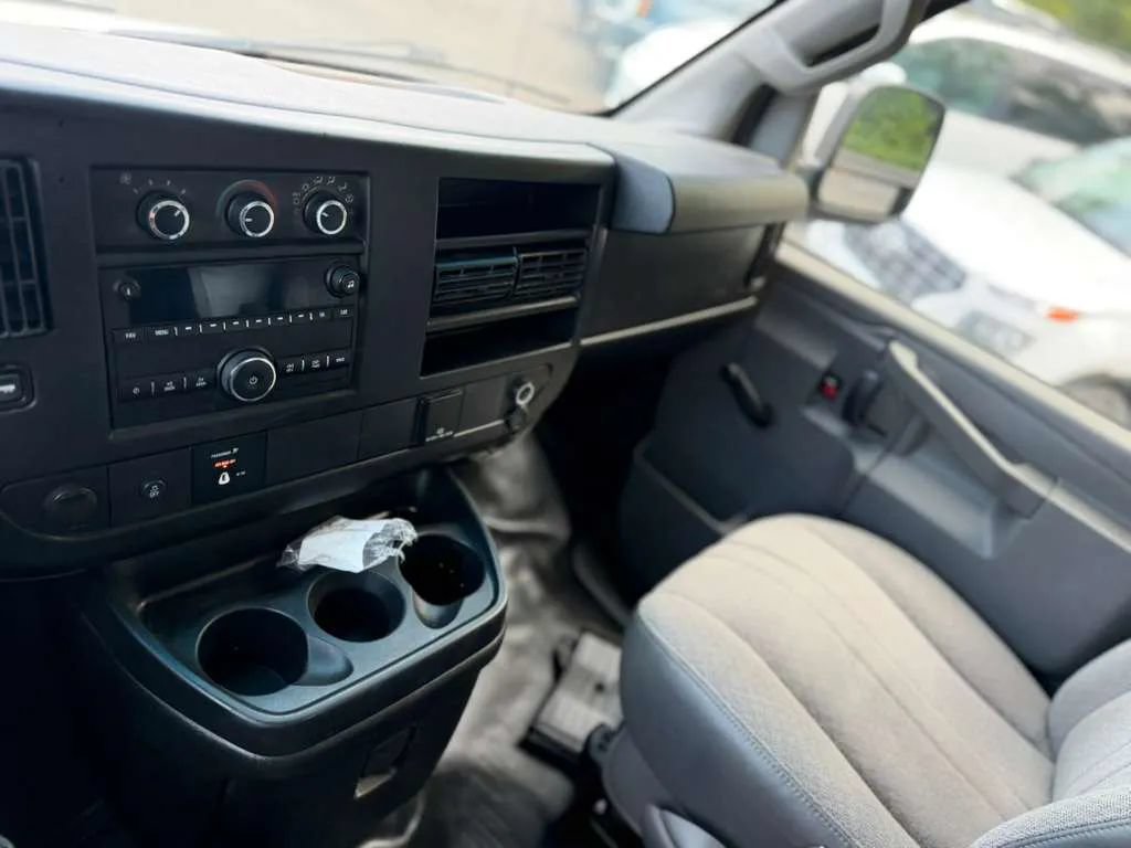 Used 2016 Chevrolet Express 3500 RWD image 14
