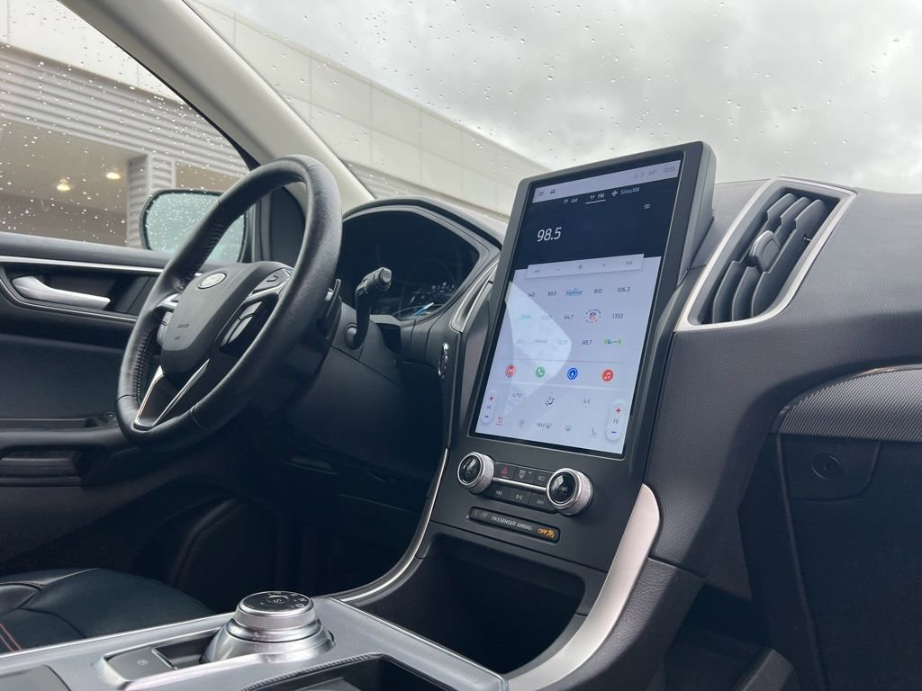 Used 2022 Ford Edge SEL w/ Sport Appearance Package image 2