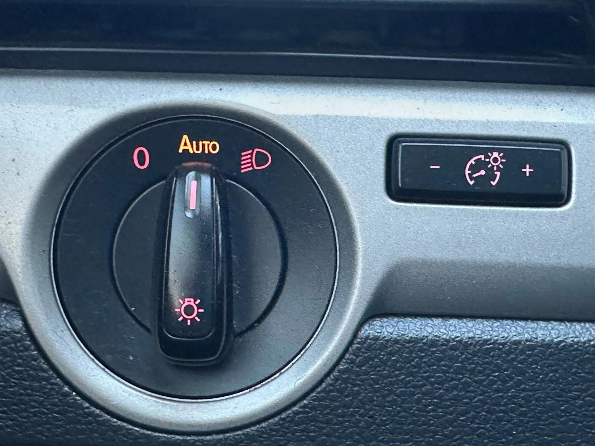 Used 2020 Volkswagen Passat 2.0T SE image 24