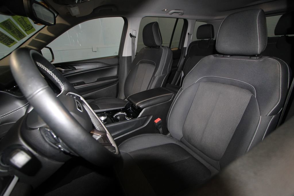 Used 2022 Jeep Grand Cherokee Laredo w/ Luxury Tech Group I image 4