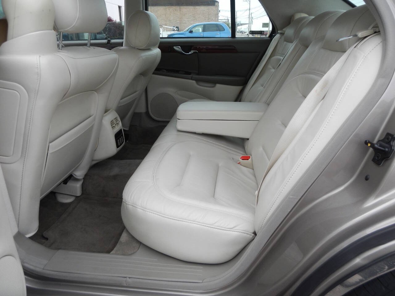 Used 2002 Cadillac De Ville FWD image 30