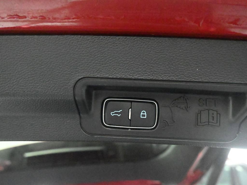 Used 2023 Ford Explorer Limited image 25