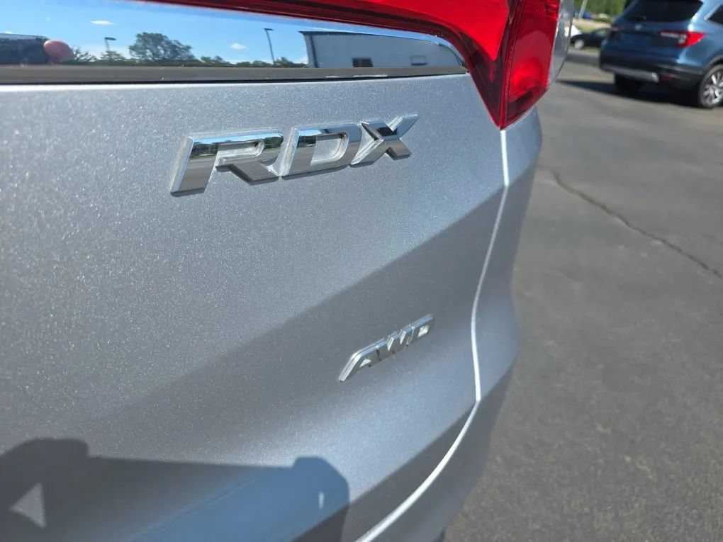 Used 2018 Acura RDX w/ Tech & AcuraWatch Plus Pack AWD/4WD image 11