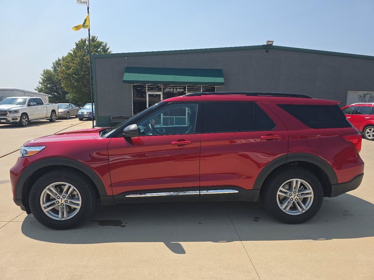 Used 2022 Ford Explorer XLT w/ Class IV Trailer Tow Package AWD/4WD image 2
