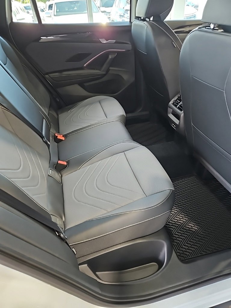 New 2026 Volkswagen Tiguan SE R-Line image 17