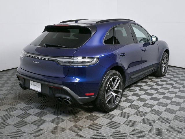Certified 2025 Porsche Macan AWD image 29