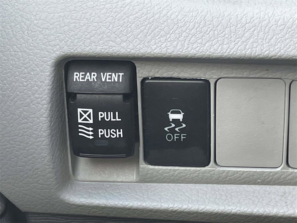 Used 2018 Toyota Sienna XLE image 26