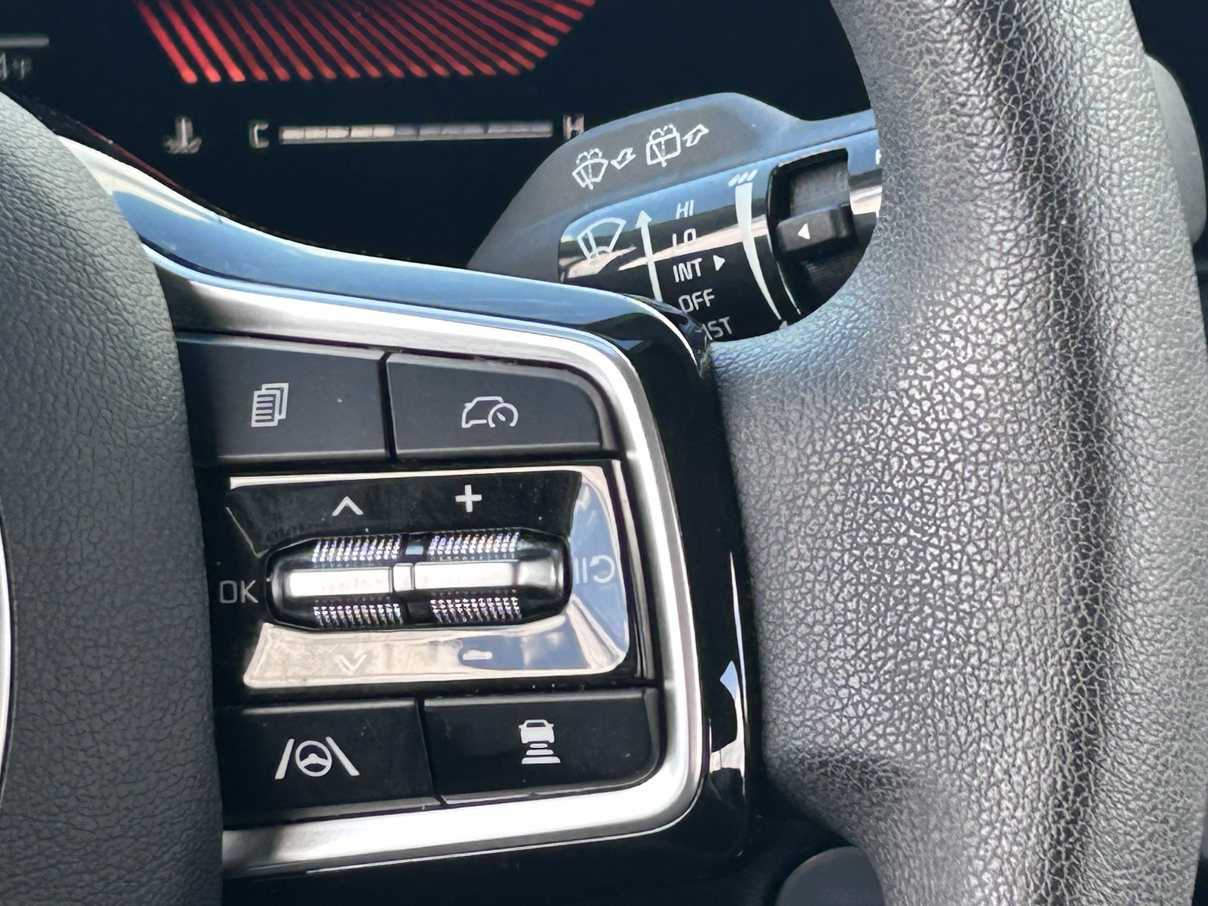 Certified 2025 Kia Sorento LX FWD image 26