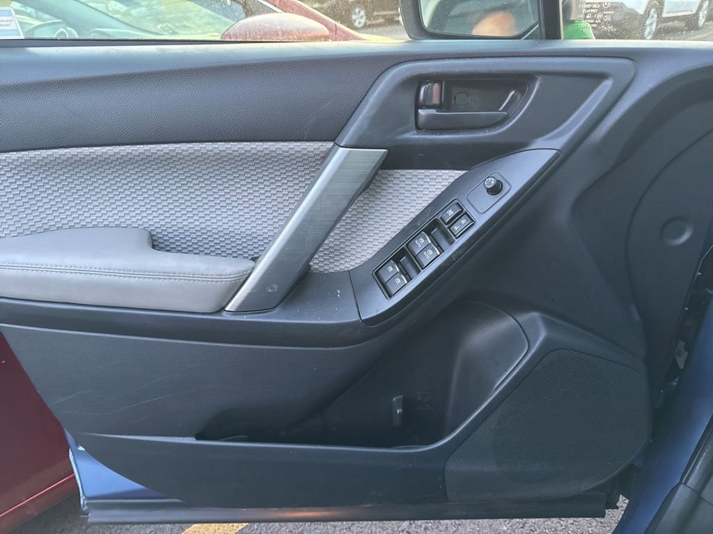 Used 2017 Subaru Forester 2.5i Premium image 9