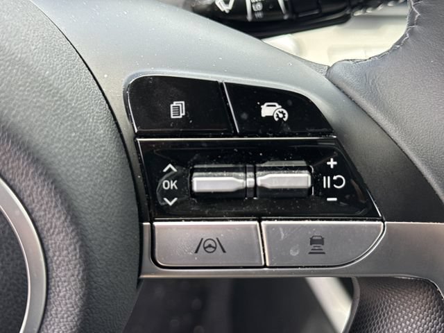Certified 2025 Hyundai Elantra Limited FWD image 25