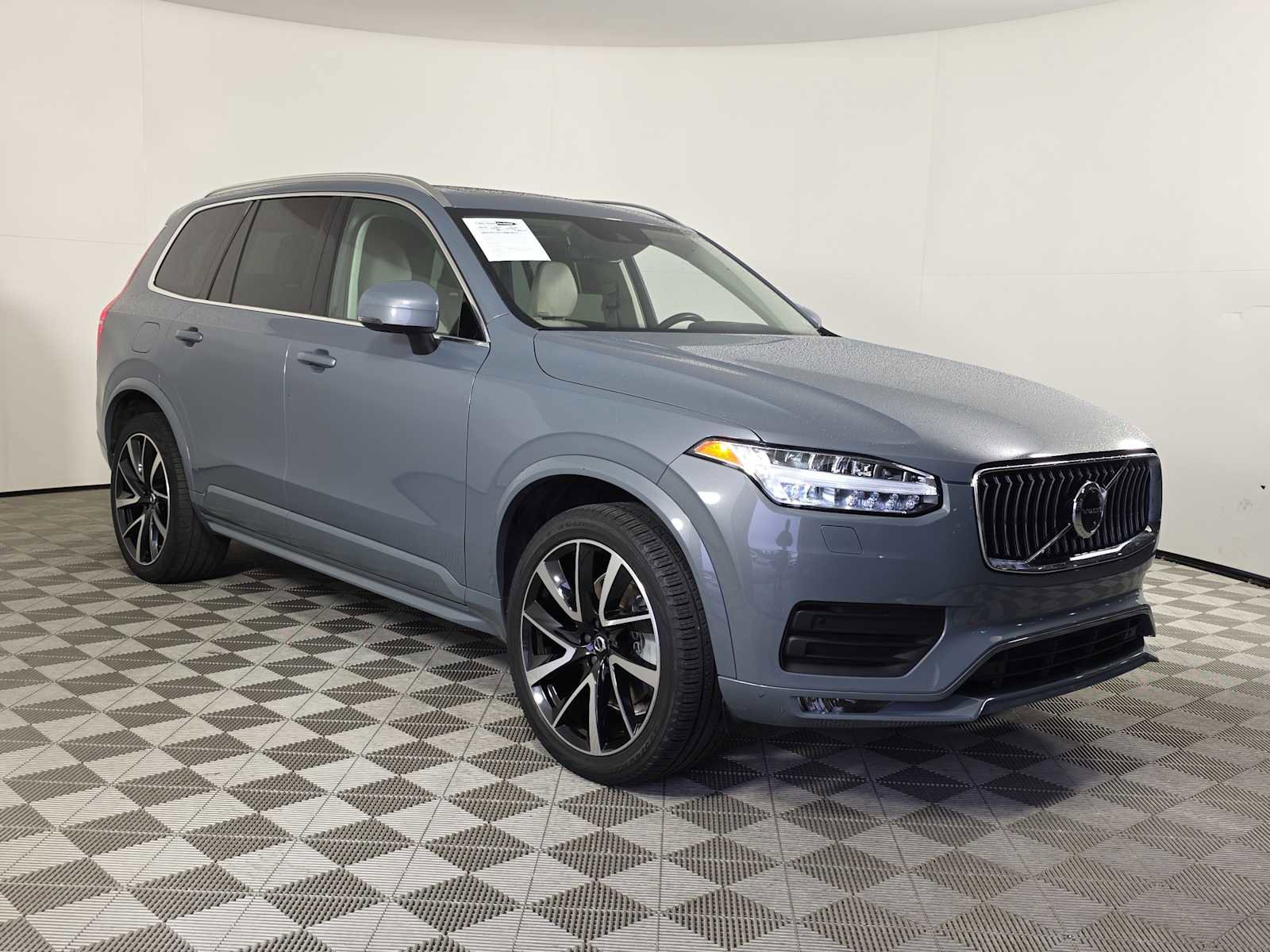 Used 2022 Volvo XC90 T6 Momentum w/ Advanced Package
