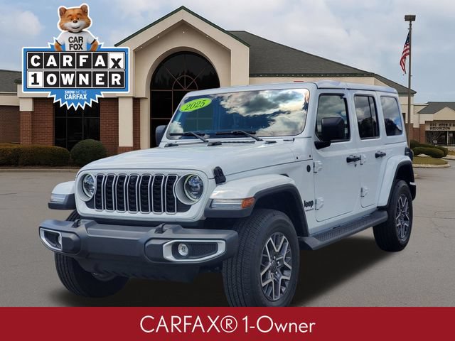 Used 2025 Jeep Wrangler Unlimited Sahara w/ Technology Group AWD/4WD image 2