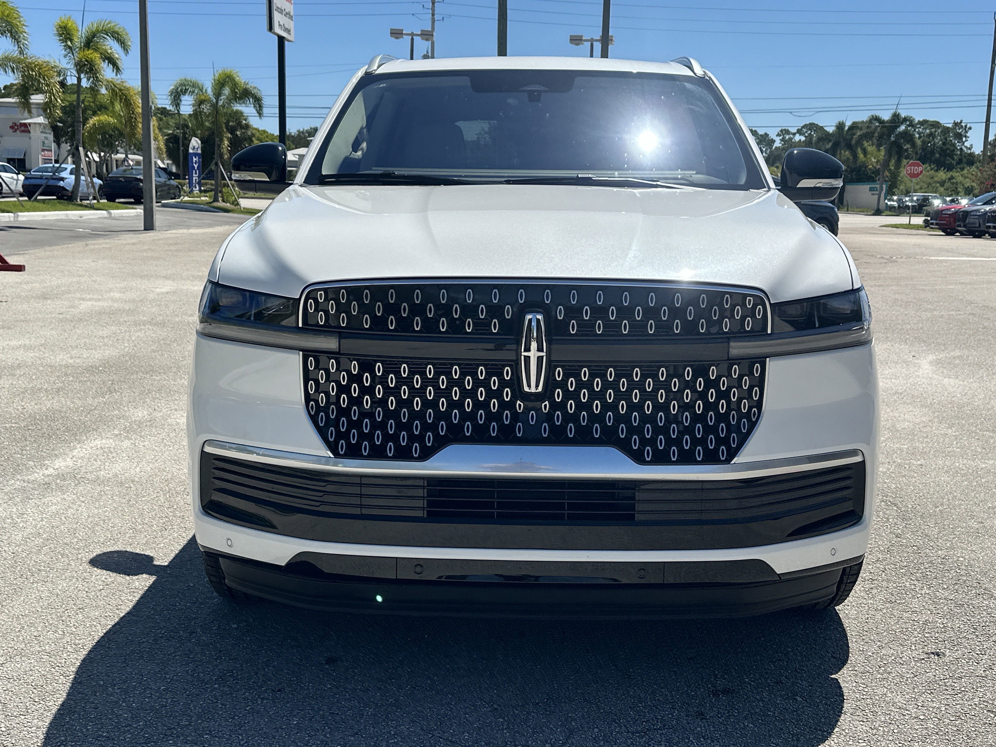 New 2025 Lincoln Navigator Reserve image 3