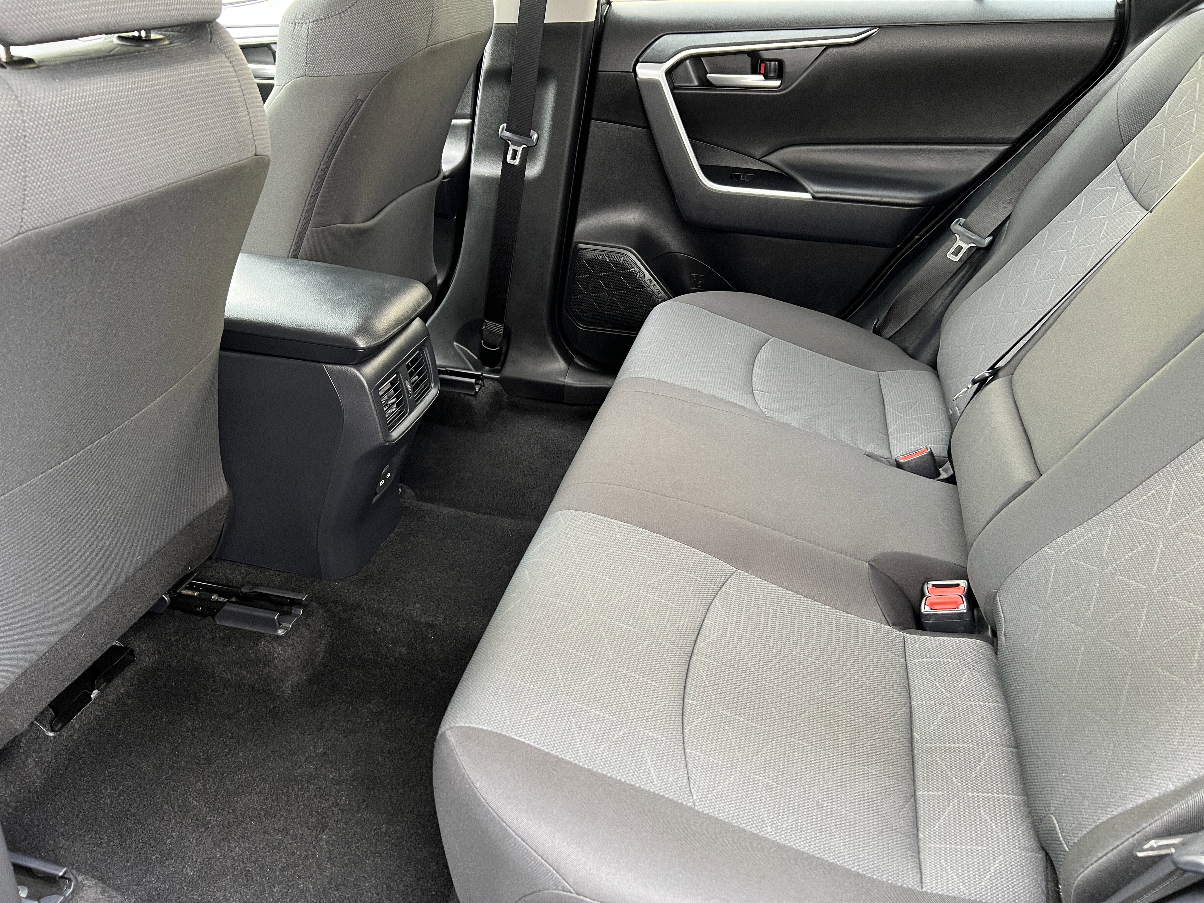 Used 2025 Toyota RAV4 XLE AWD/4WD image 15